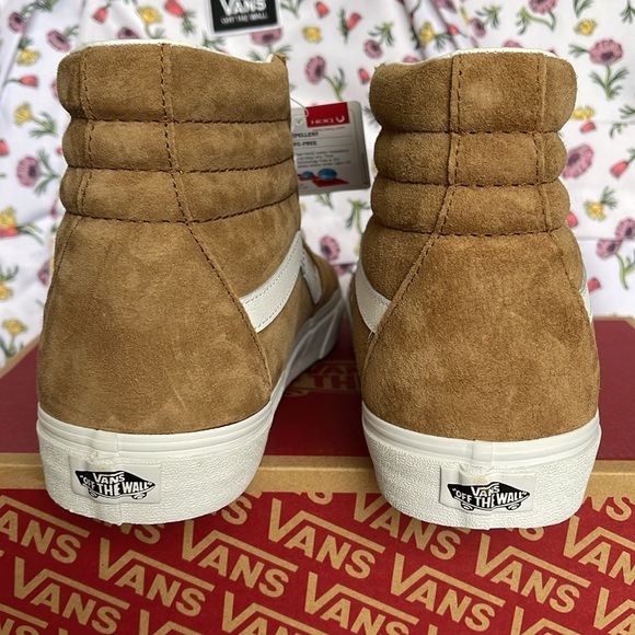 Vans Men’s Sk8-Hi
Pig Suede Tobacco Brown
VN0005U9TBN
Sneakers - Picture 13 of 16